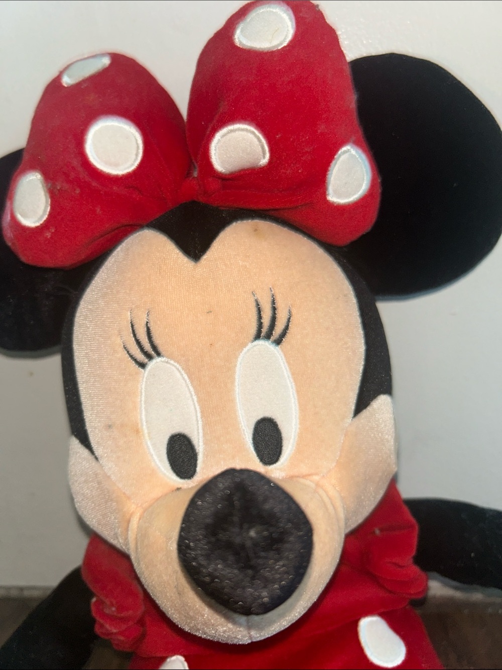 Disney Minnie Mouse Plush - Red, Black, White & Yellow - Picture 4 of 4